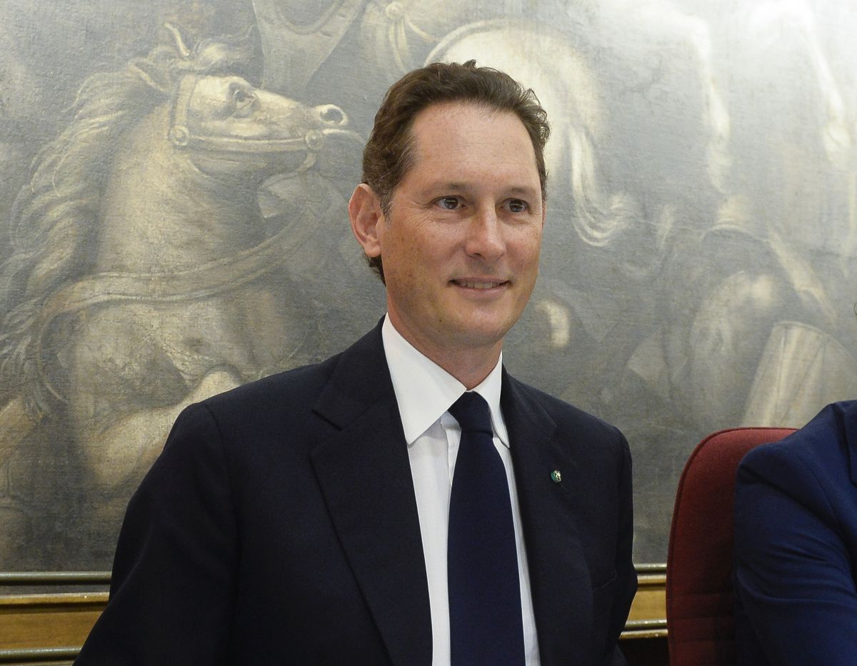 Ferrari, Elkann “2024 brillante, entusiasmo per Hamilton”