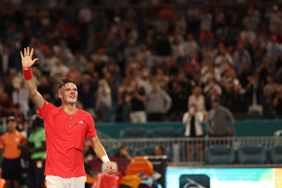 Dopo la pioggia lo tsunami, Mensik piega Djokovic e trionfa a Miami