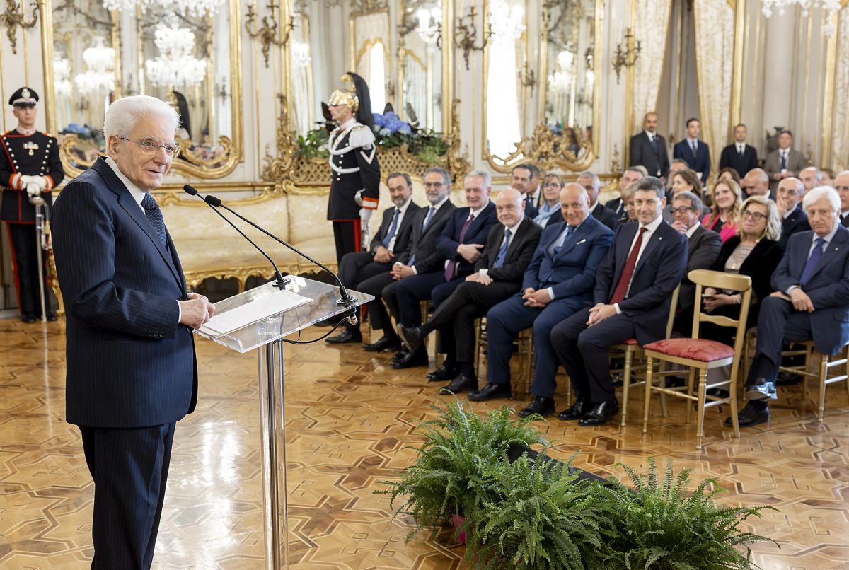 Mattarella “Di fronte a pericoli nuovi polizia dà sicurezza e speranza”