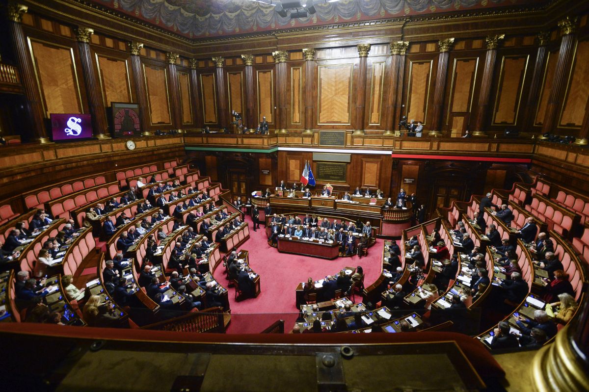 Via libera Senato, il decreto Sicurezza è legge. Meloni “Passo decisivo”