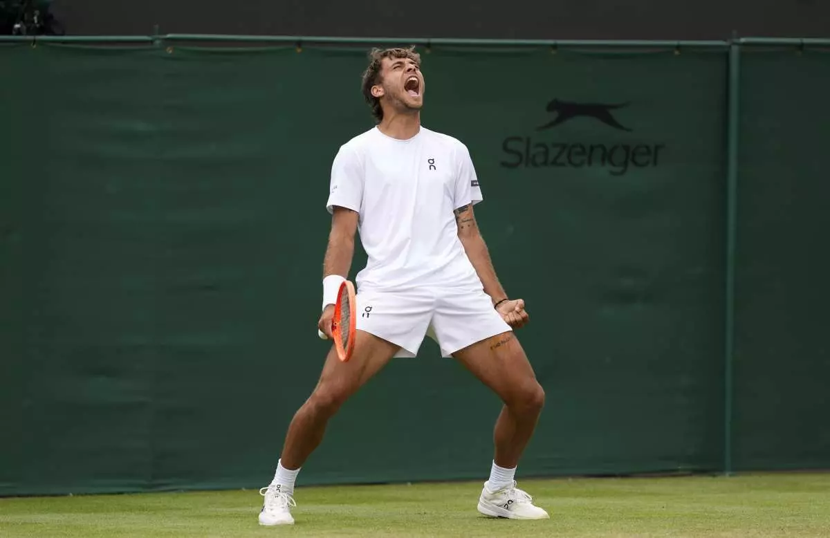 Cobolli da sogno, batte Cilic e vola ai quarti a Wimbledon