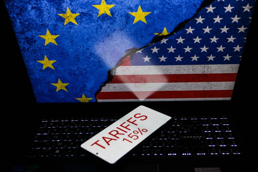 Dichiarazione congiunta Ue-Usa sui dazi, per auto e farmaci al 15%