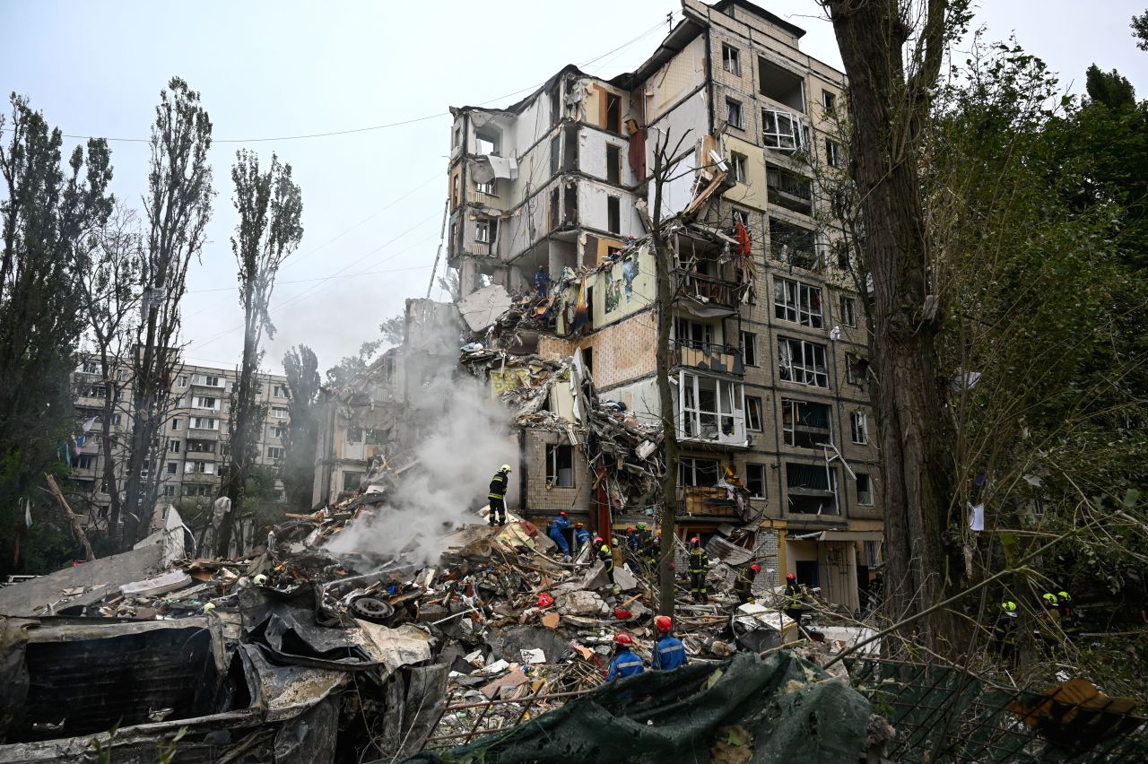 Nella notte altro raid russo su Kiev, Zelensky “Almeno 8 morti”