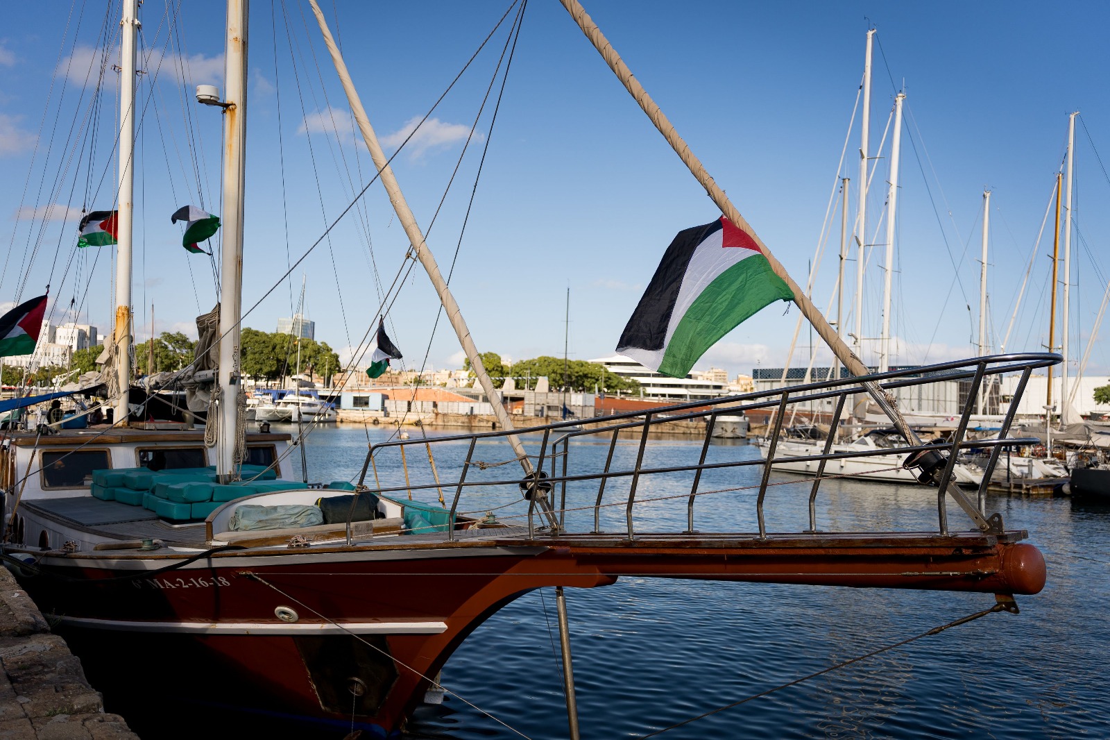 Salpata da Barcellona e Genova la Global Sumud Flotilla per aiuti a Gaza