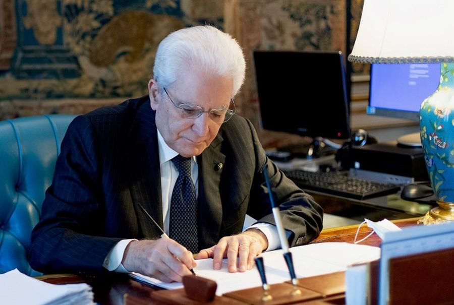 Festa di San Francesco, Mattarella promulga la legge ma chiede correttivi: “Aspetti critici, c’è anche Santa Caterina” Festa di San Francesco, Mattarella promulga la legge ma chiede correttivi: “Aspetti critici, c’è anche Santa Caterina”