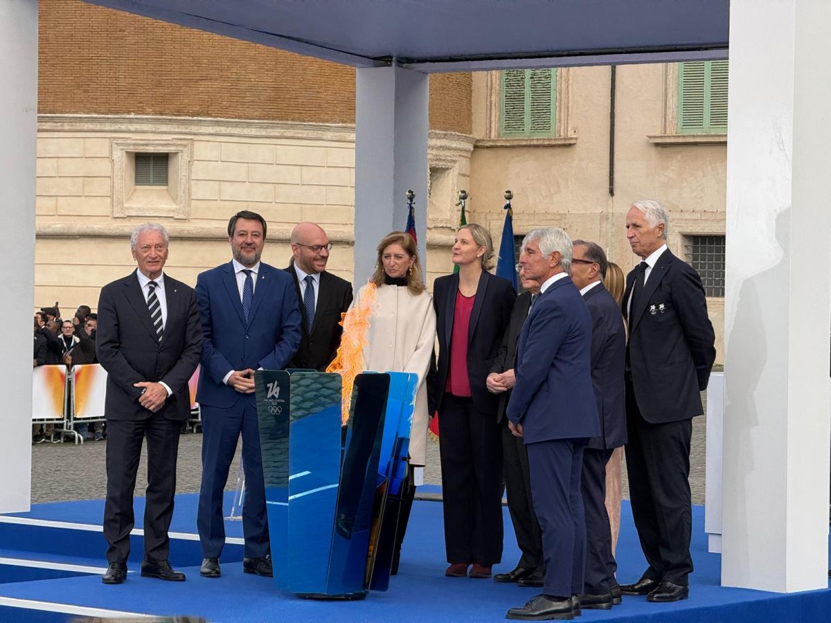 Mattarella accende il braciere di Milano-Cortina 2026