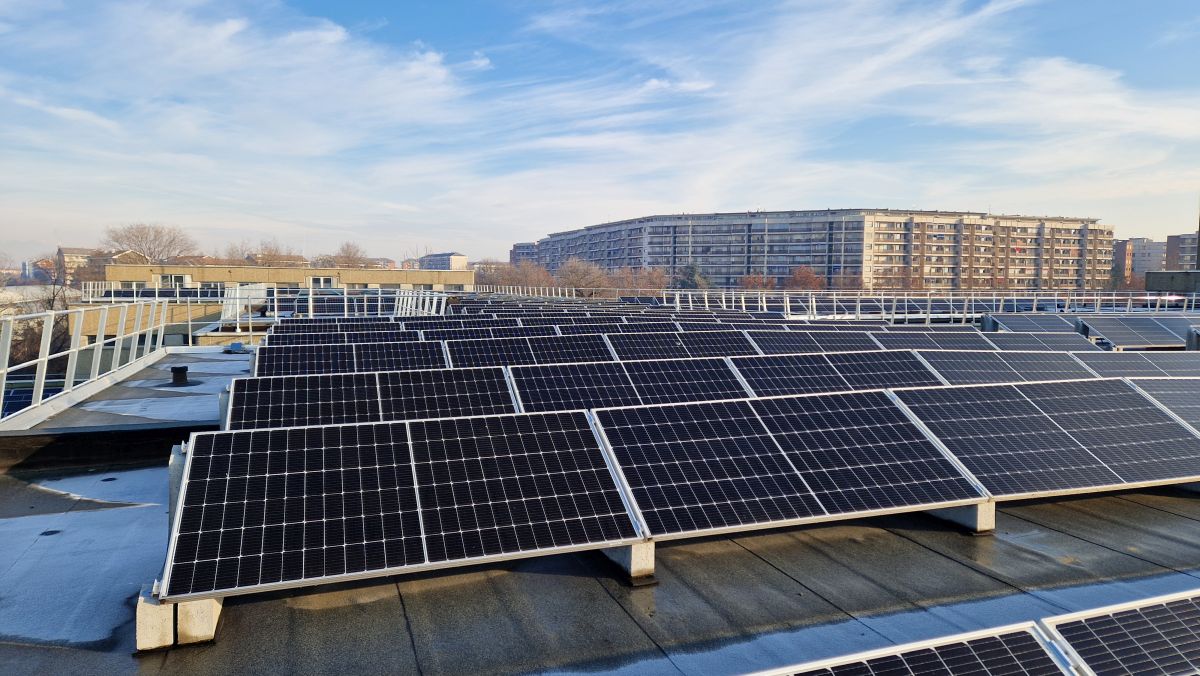 Torino, la città dove la posta viaggia a energia pulita