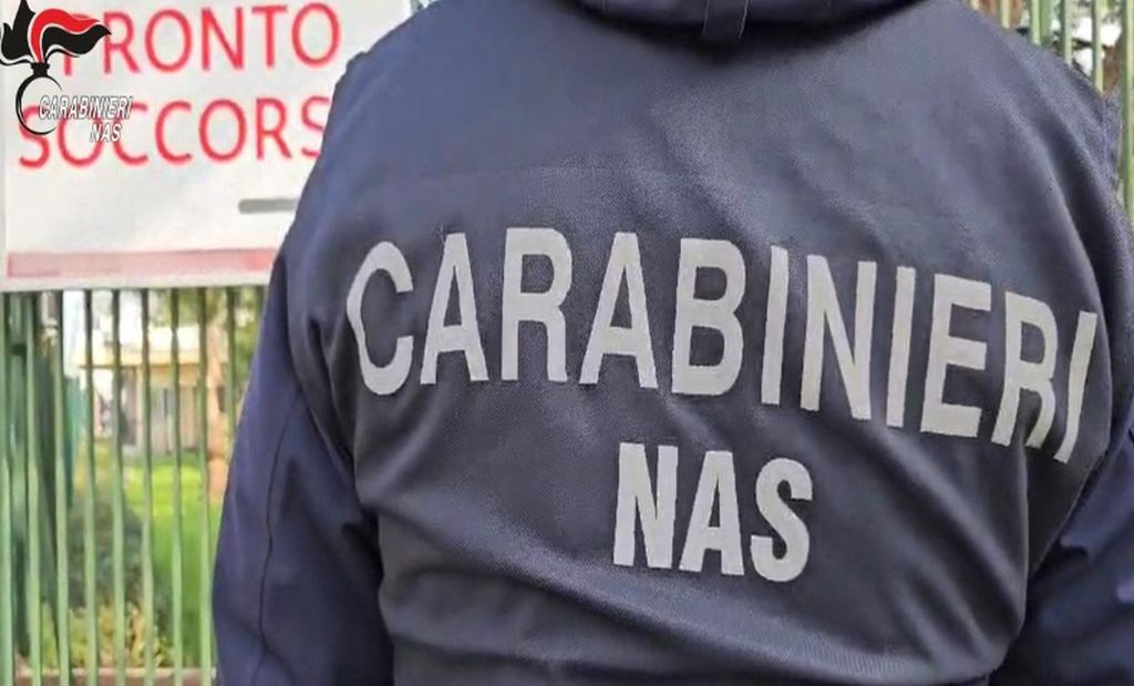 Scoperto sistema parallelo per saltare liste d’attesa, licenziato medico