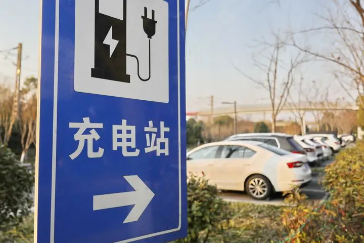Cina, in crescita il numero delle stazioni di ricarica per veicoli elettrici
