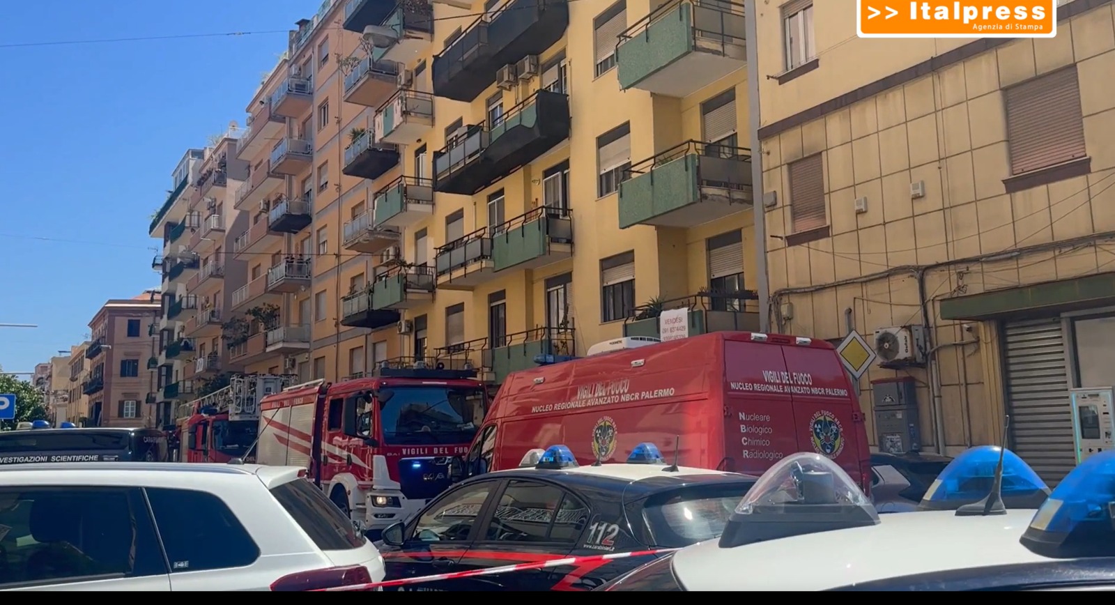 Omicidio a Palermo, un uomo si barrica in casa e minaccia di far esplodere il palazzo. Poi si arrende e viene arrestato