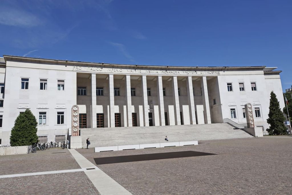 Crolla parte edificio Tribunale a Bolzano