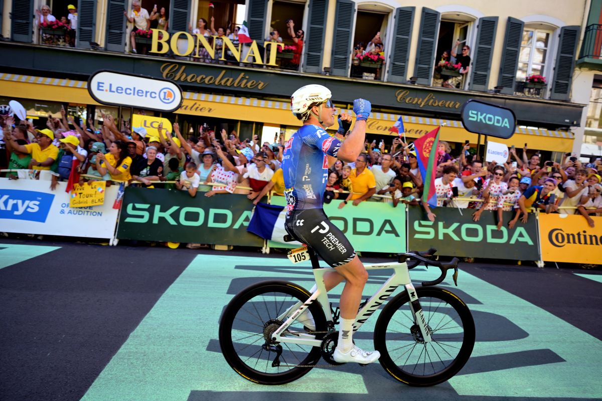 Philipsen si sblocca al Tour, Pogacar in controllo