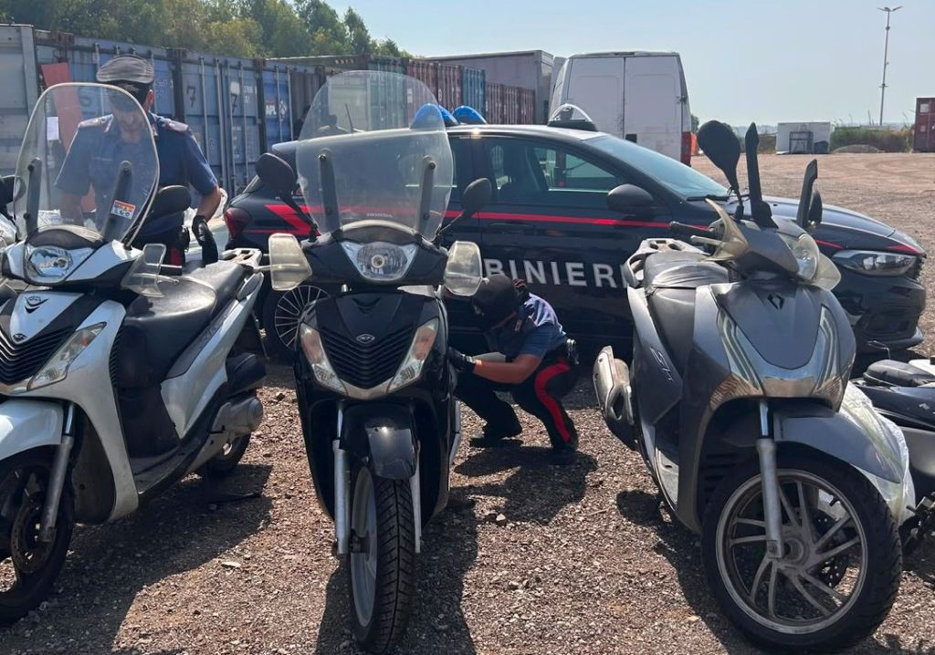 Scoperto traffico illecito di moto nei container a Roma, 3 fermi e 2 denunce
