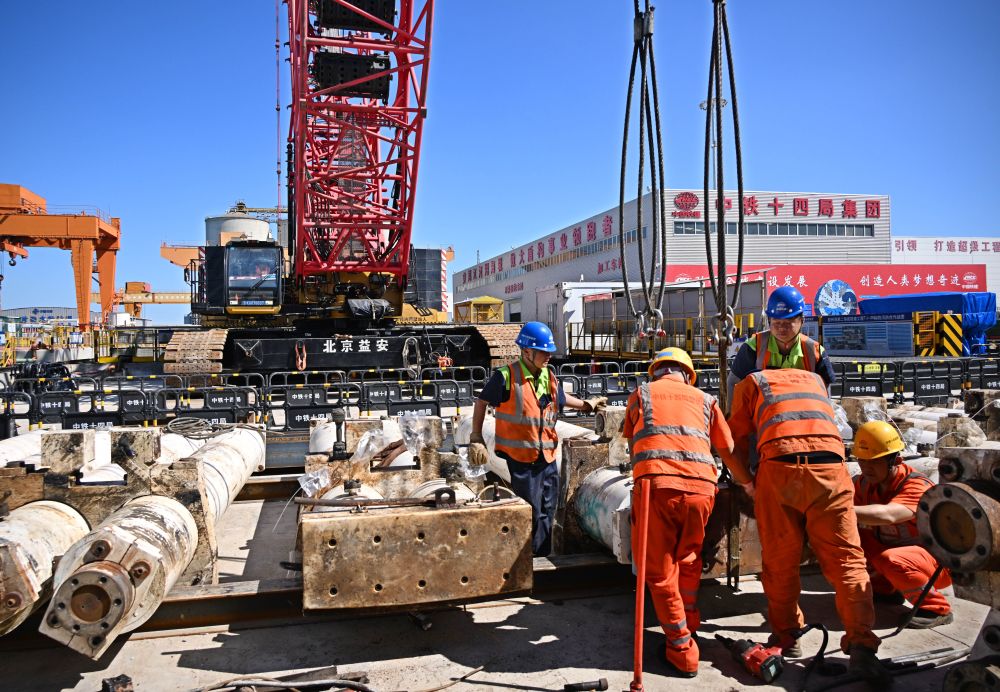 Completata la perforazione della galleria sottomarina più lunga della Cina