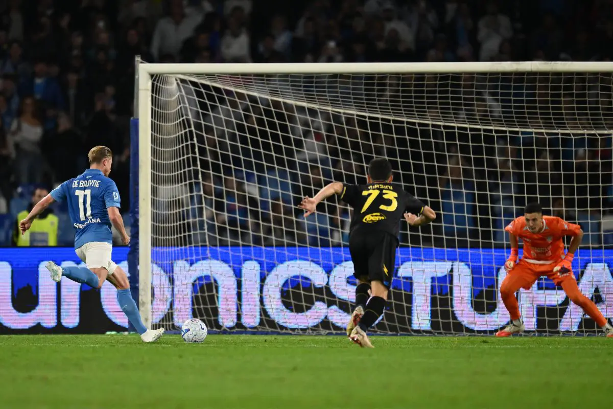 Doppietta De Bruyne e gol di Lang, al Maradona il Napoli batte 3-0 il Frosinone