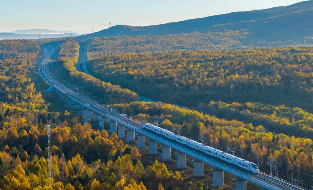 La Cina presenta un piano per l’innovazione sci-tech del settore ferroviario
