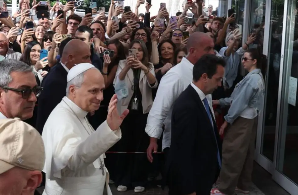 Papa Leone XIV rientrato in Vaticano dopo le dimissioni dal Gemelli