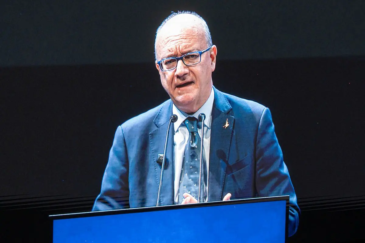 Valditara “Italia all’avanguardia nell’IA, realizzate 156mila aule digitali”