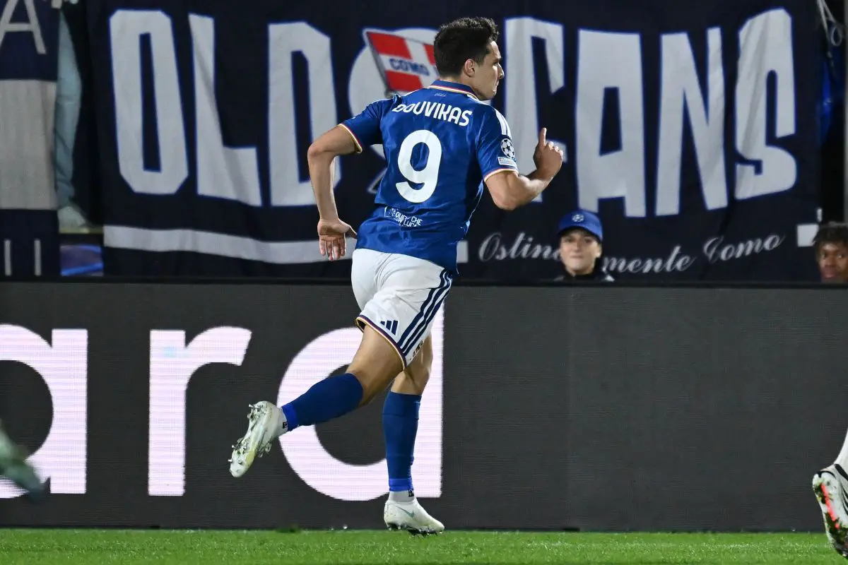 Douvikas esalta il Como, battuto il Sassuolo 2-0